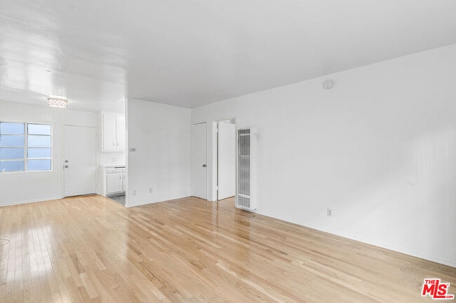 Building Photo - 1342 Yale St