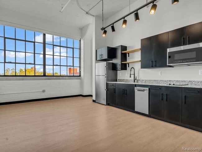 Building Photo - 411 Piquette Ave