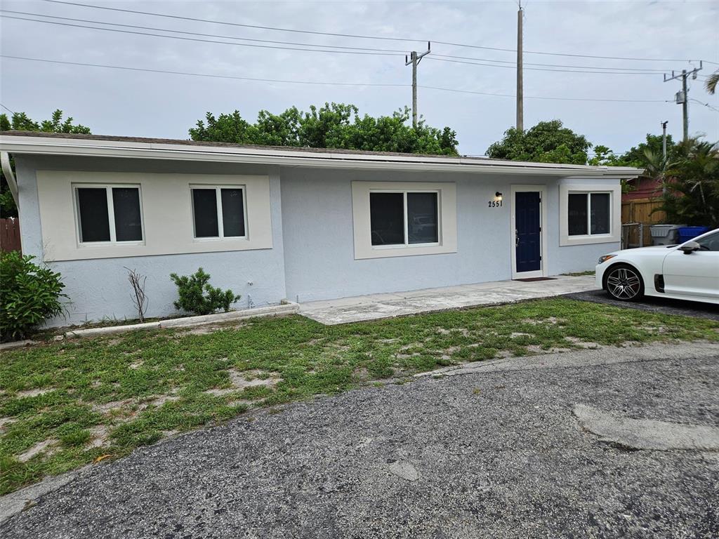 Foto principal - 2551 NE 7th Ter