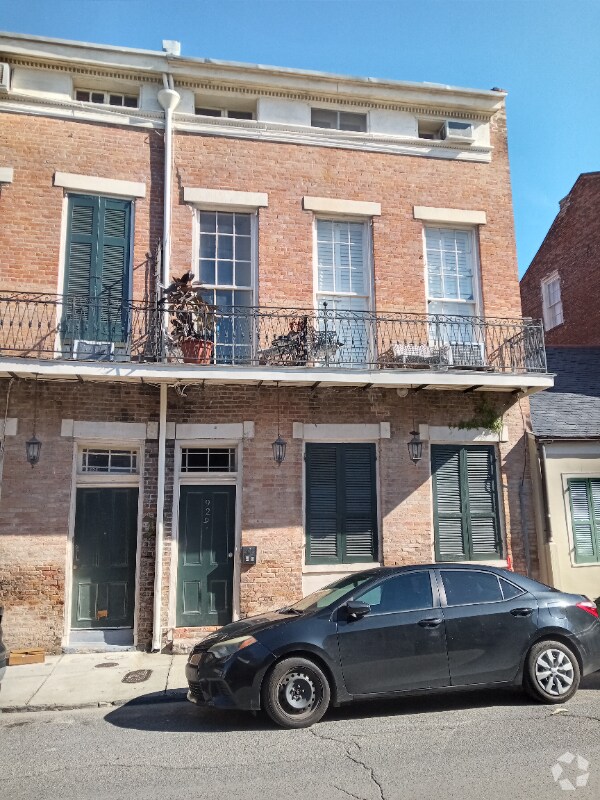 Building Photo - 929 Dumaine St