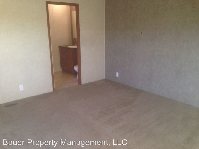 Building Photo - 882 Southview Ave