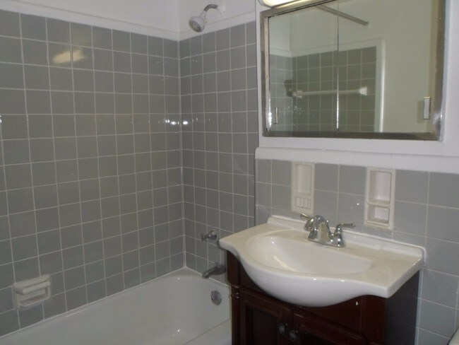 Building Photo - 9850 63rd Dr