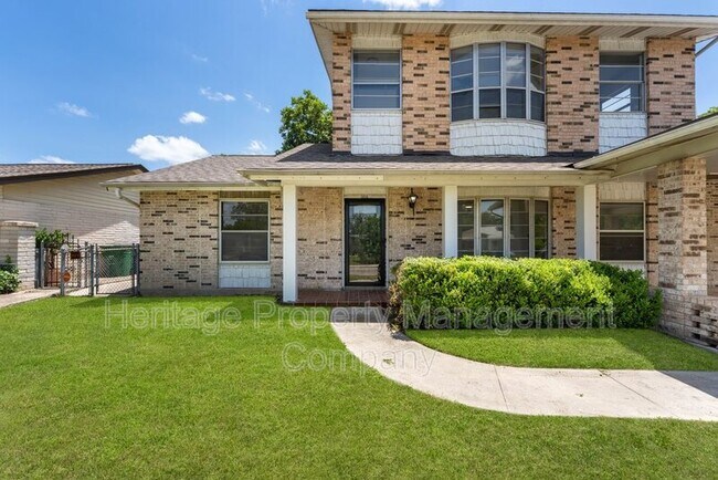 Building Photo - 3614 Versailles Dr