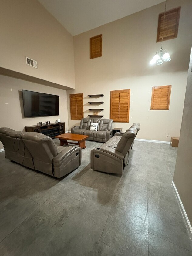 Foto del edificio - 37353 Rutland St