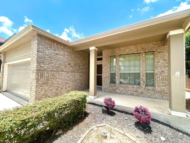 Building Photo - **APPLICATION RECEIVED** Modern Home with Fenced Backyard, Community Pool & Playground!
