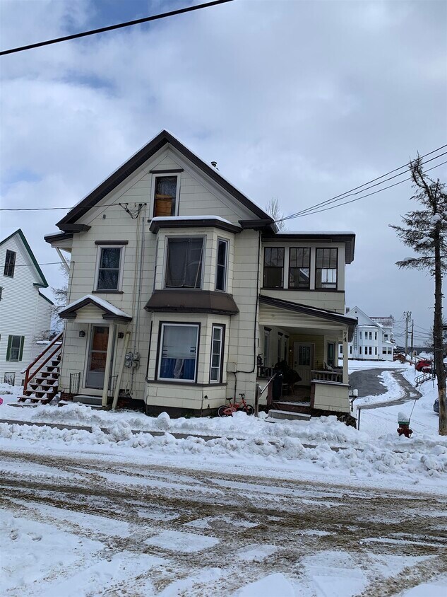 74 Bayview St Unit 3, Newport, VT 05855 Apartment for Rent in Newport