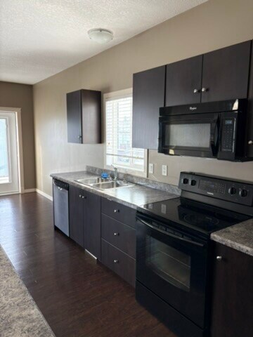 Photo du bâtiment - 902-910 10 St