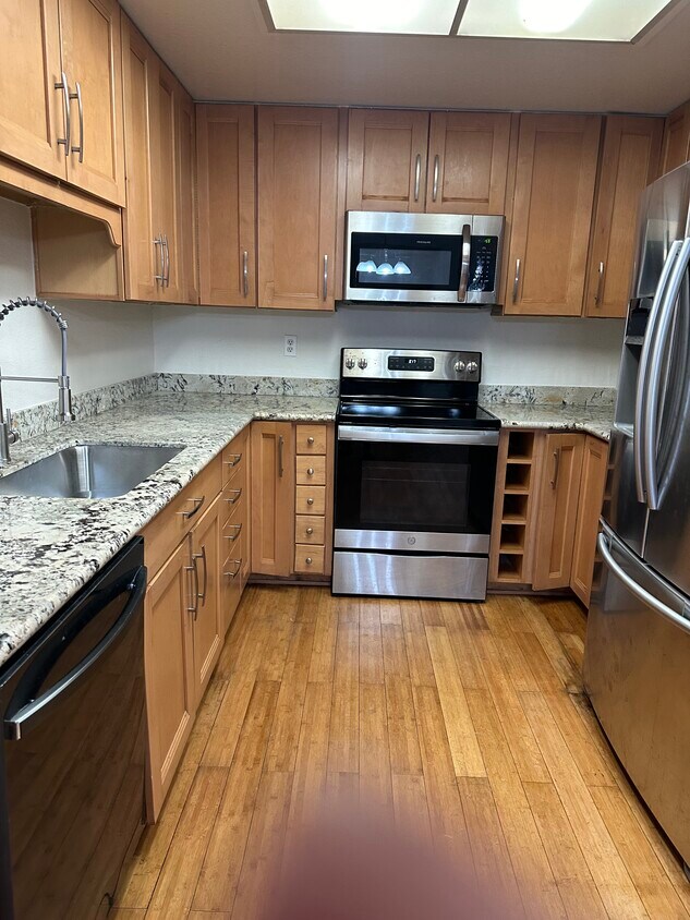 Call or tex 831-794 8680 Northgate Village, 3 bedroom and 1 1/2 bathroom. Two story condo in great c - 1893 Cherokee Dr