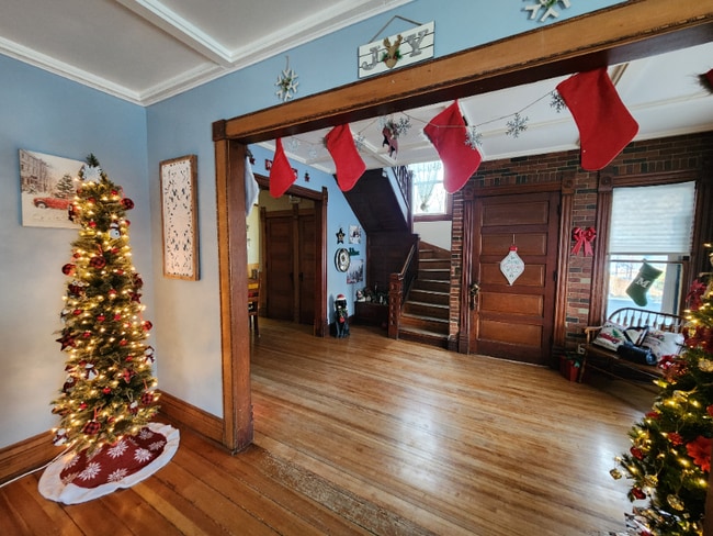 Building Photo - 410 S Parker Dr