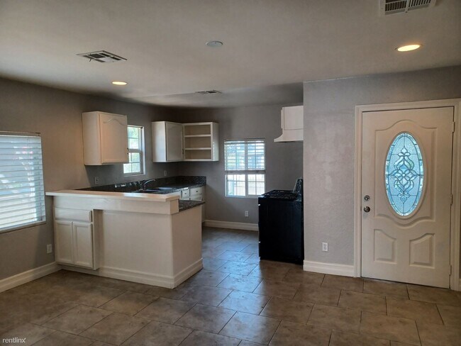 Foto del edificio - 3 br, 1 bath Duplex - 2994 9th Street 2994