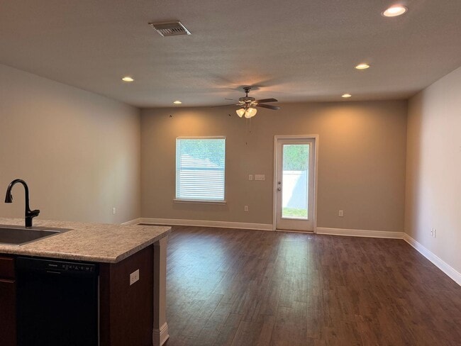 Building Photo - 5972 Callaway Cir
