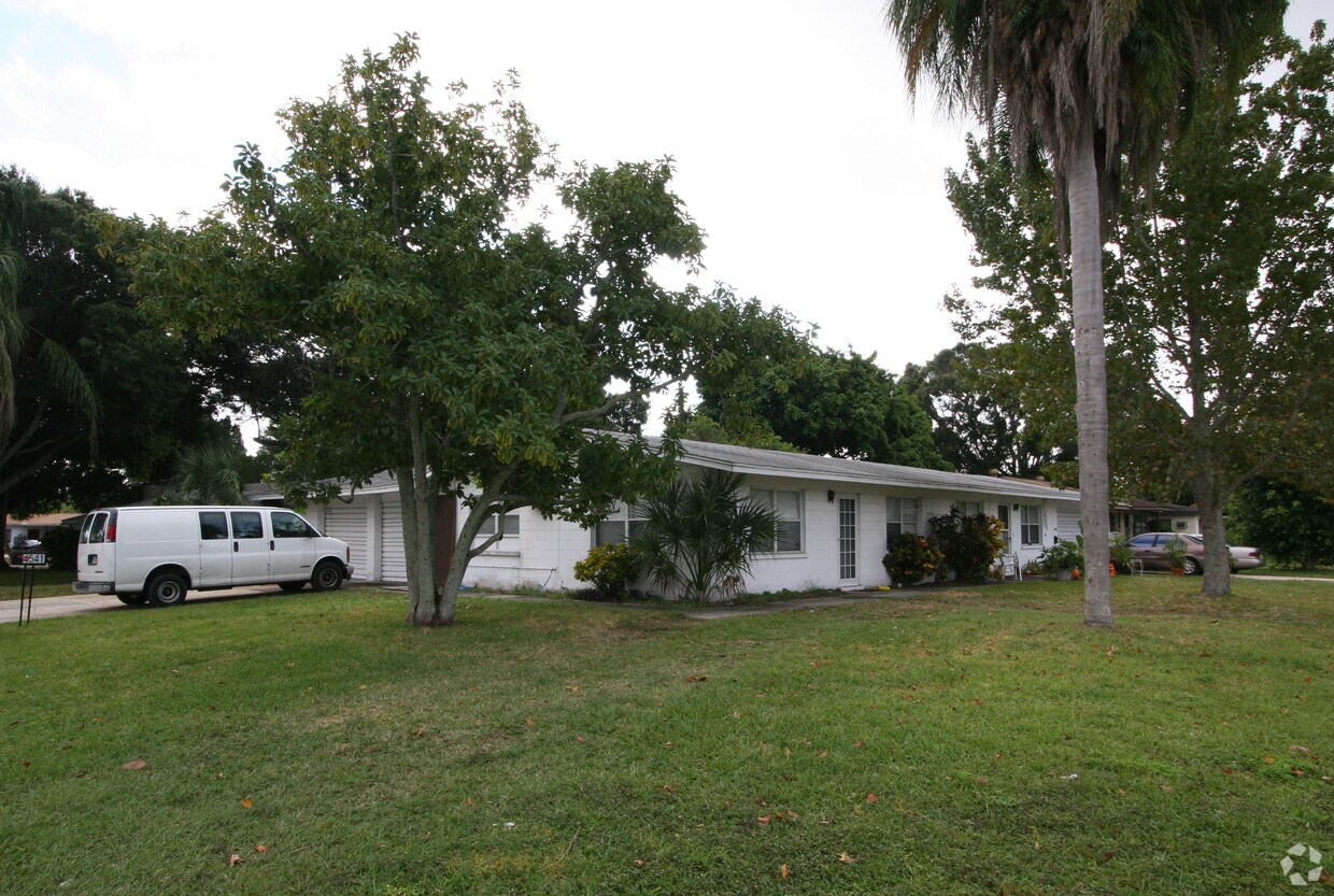 Building Photo - 4407 19th Street Cir W