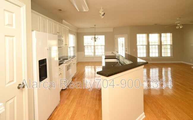 Building Photo - 3282 Margellina Drive