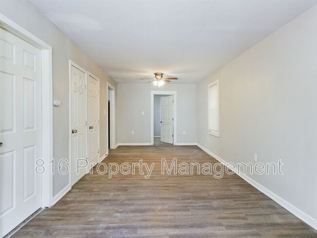 Building Photo - 7135 Agnes Ave