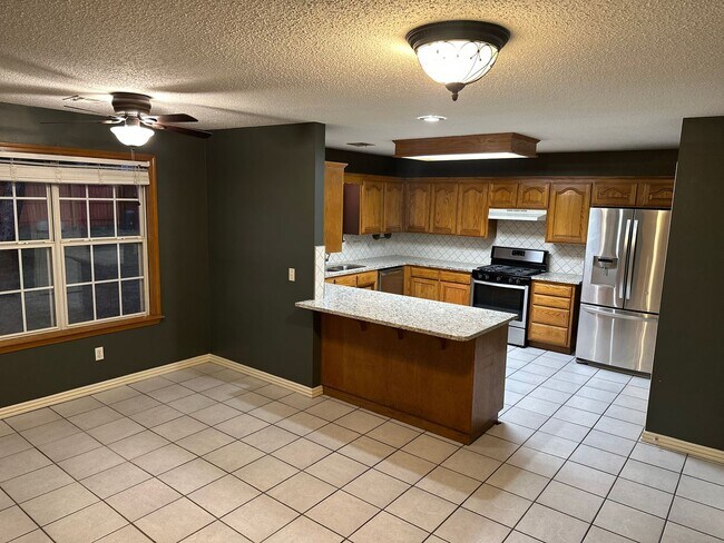 Building Photo - Available August 1st! 3-Bedroom, 2-Bathroom Home in East Rogers