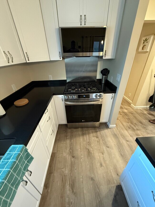 Foto del edificio - 779 Hamilton Dr