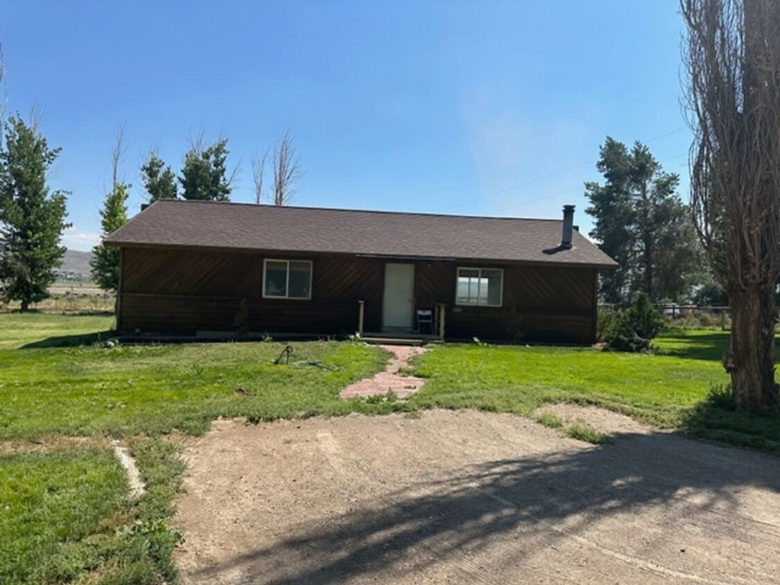 Foto principal - 2 bedroom home in quiet mobile home park i...