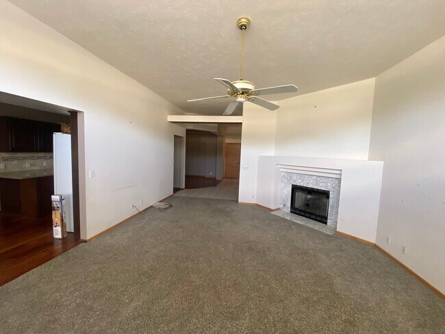 Gas Fire Place - 1024 Shoal Pointe Dr