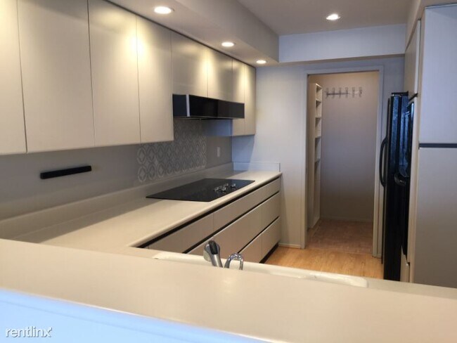 Foto del edificio - 2 br, 2.5 bath Condo - 2400 Aurora Ave N