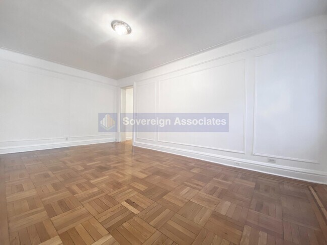 Foto del edificio - 762 RIVERSIDE DRIVE