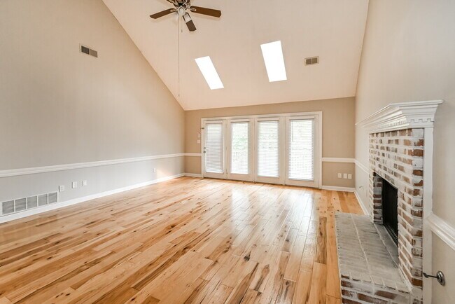 Foto del edificio - 3450 Bop Blvd