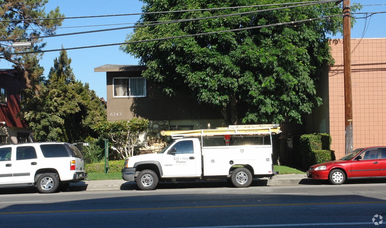 Building Photo - 6743 Whitsett Ave