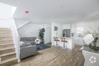 Primary Photo - 402 PACIFIC St