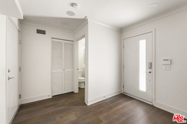 Foto del edificio - 2204 Fox Ln