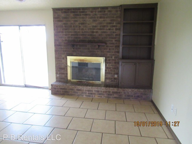 Building Photo - 3 br, 2 bath House - 2606 NE Lake Ave