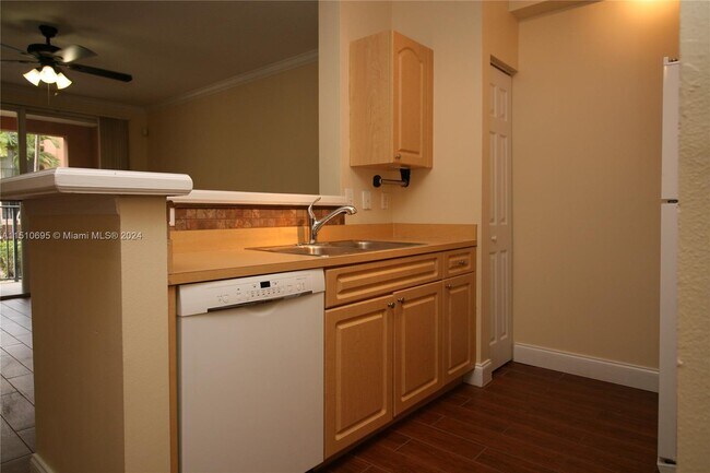 Building Photo - 6841 SW 44th St