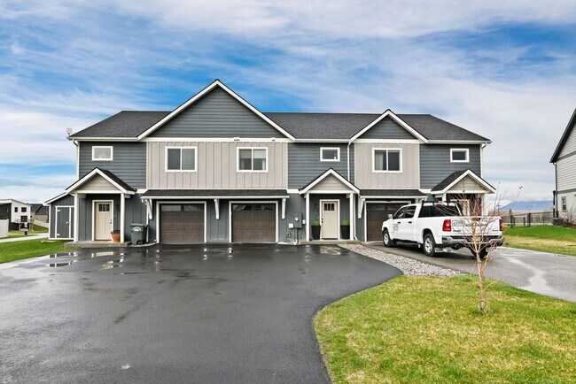 Foto del edificio - 3 Bedroom Townhome with Gorgeous Mountain Views