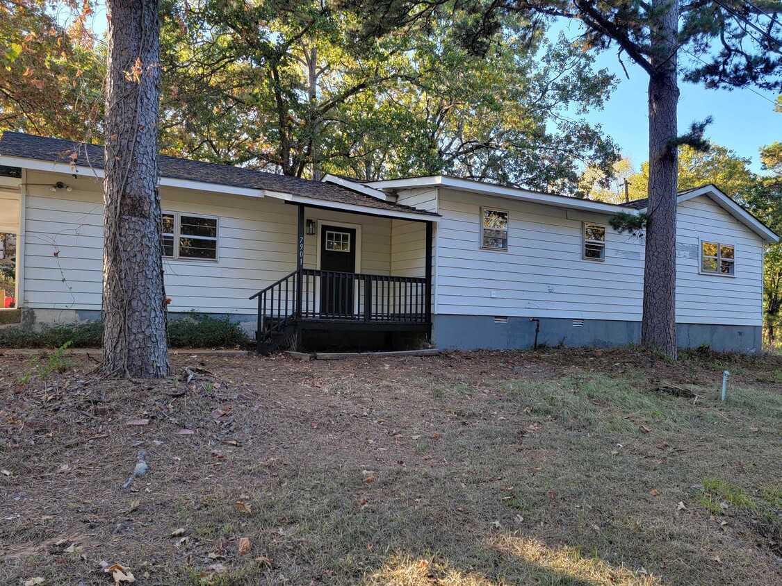 Foto principal - 7901 Forest Rd