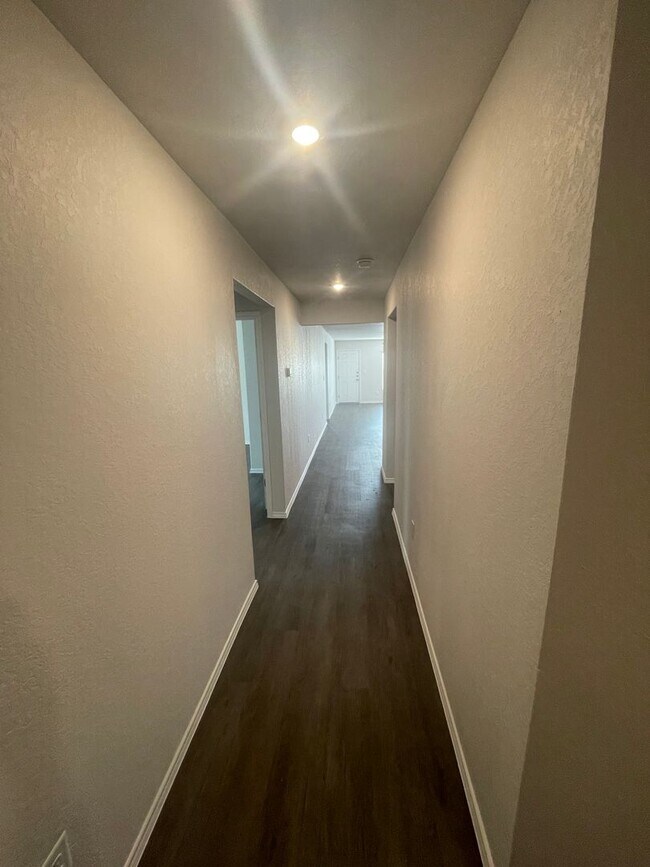 Foto del edificio - *Pre-leasing* Four Bedroom | Two Bath Home...