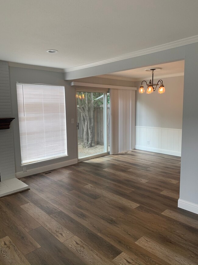 Building Photo - 652 Vasona Ave