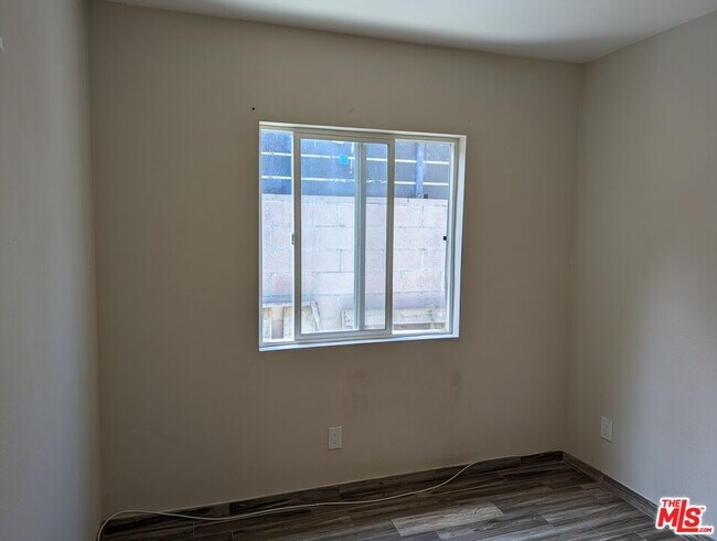 Foto del edificio - 5335 Rhea Ave