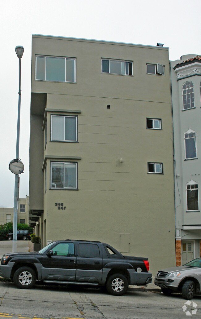 Building Photo - 335-347 Green St