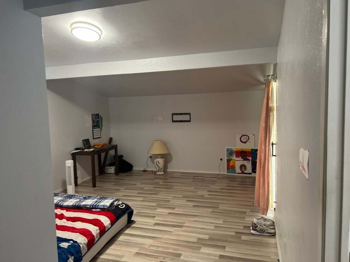Primary Photo - 211 Chamberland Ct
