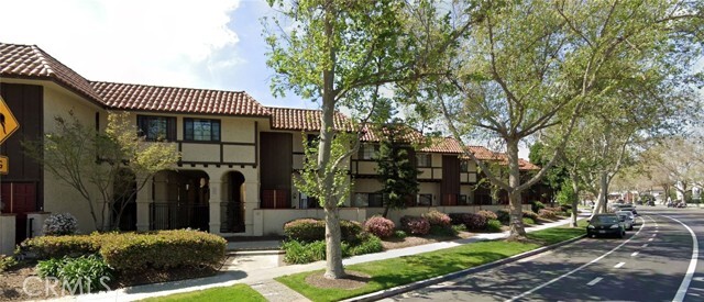 Primary Photo - 400 W Riverside Dr