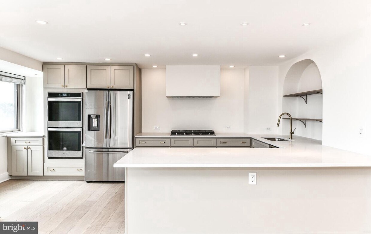Foto principal - 2500 N Van Dorn Street Unit 1002