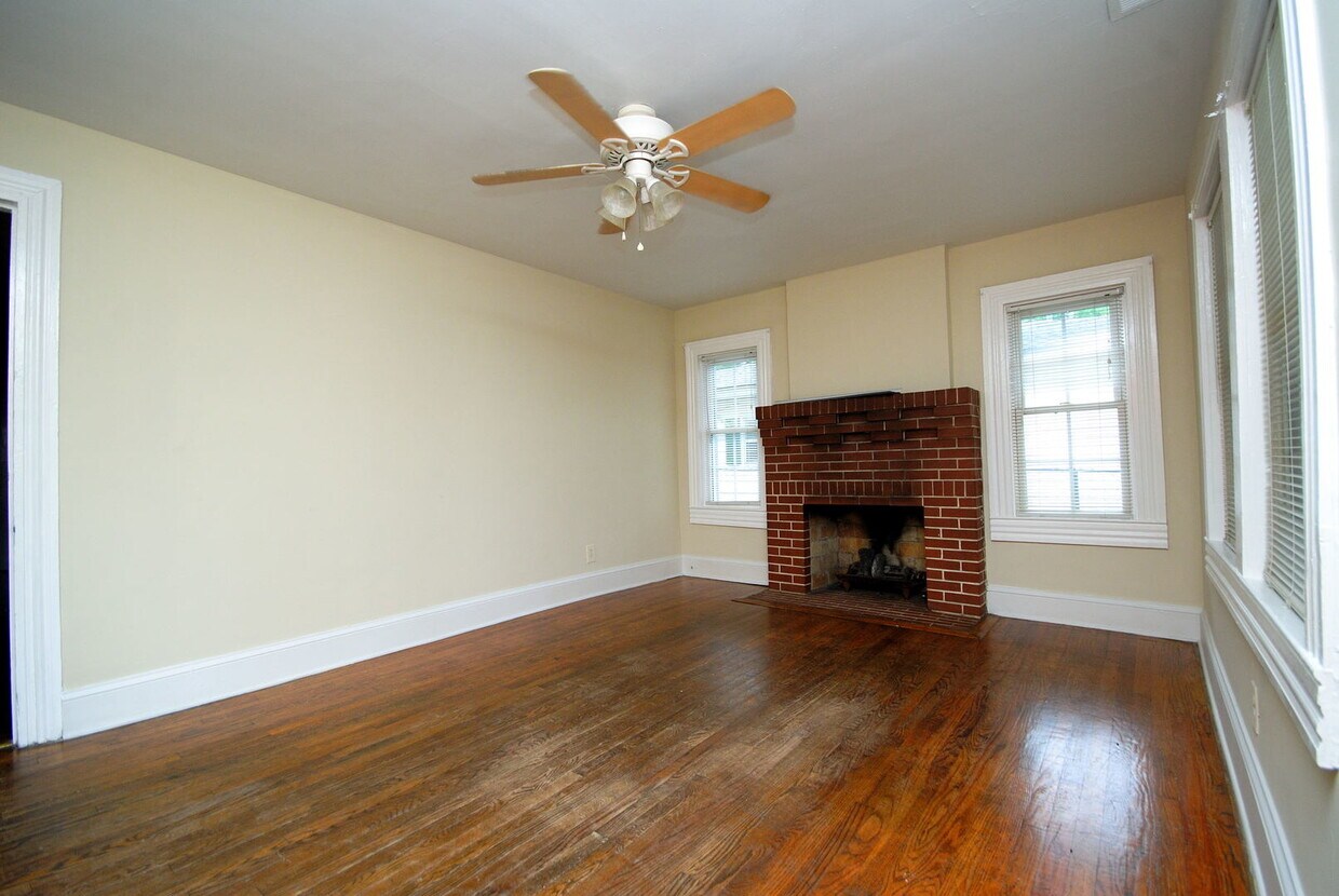 Primary Photo - 710 E Elm St