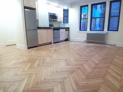 Primary Photo - 210 E 68th St