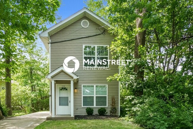 3 Bedroom Pet-Friendly Home in LOUISVILLE, KY with Main Street Renewal - 3 Bedroom Pet-Friendly Home in LOUISVILLE, KY with Main Street Renewal