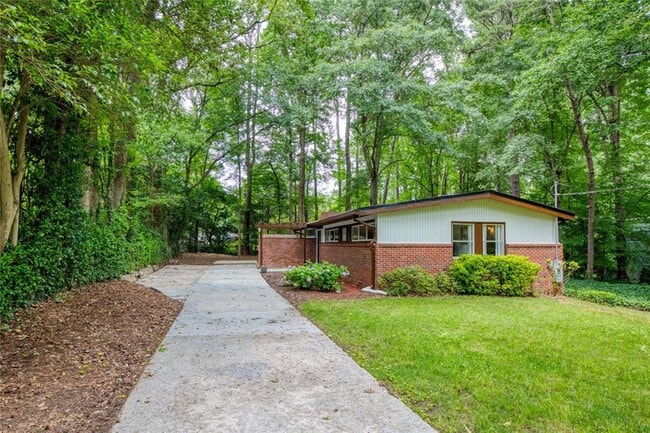 Building Photo - 2700 Brook Park Way