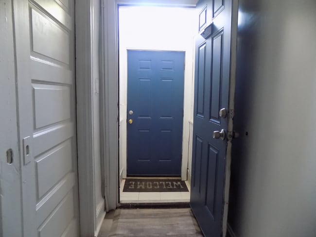 Photo - 2920 Parkwood Ave Apartment