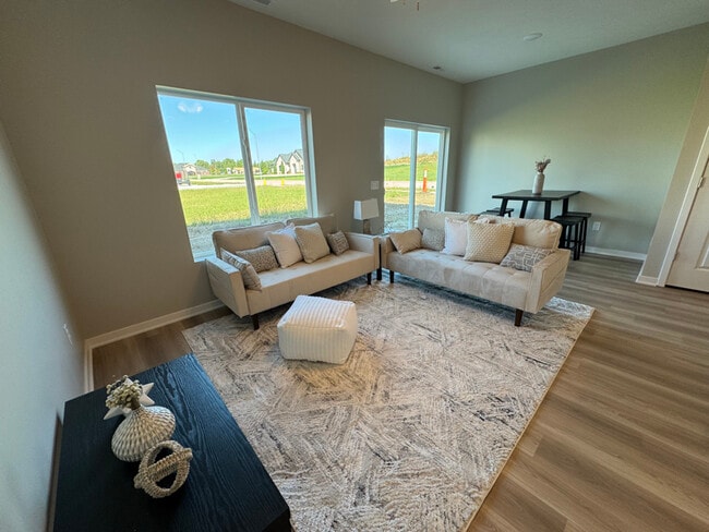 Building Photo - 301 Crest Dr