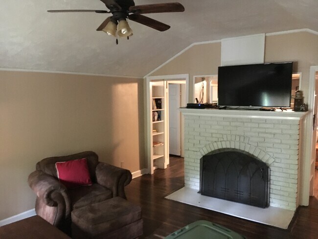 Living Room - 17340 Oak St
