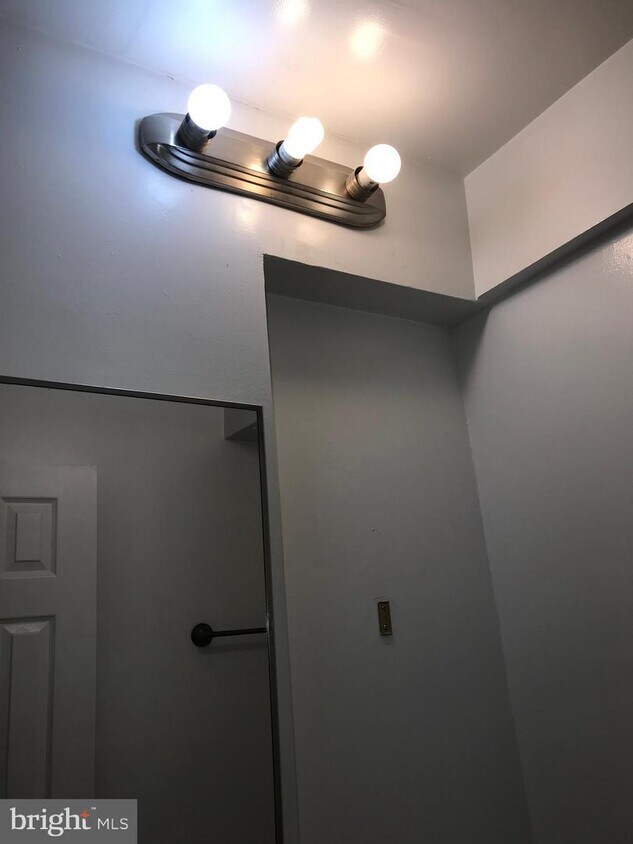 Foto principal - 318 37th St SE