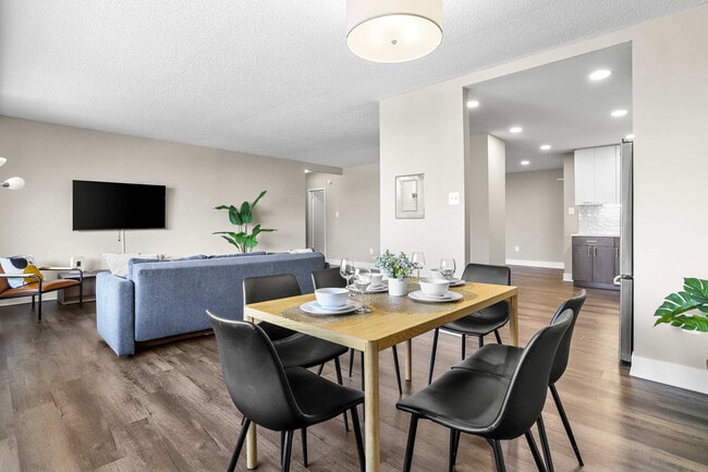 Building Photo - 1201 S Bell St