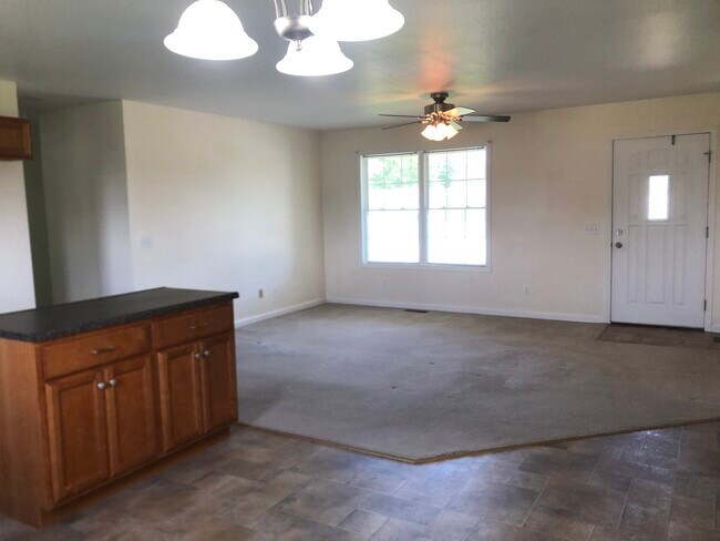 Building Photo - 111 Pheasant Run Dr
