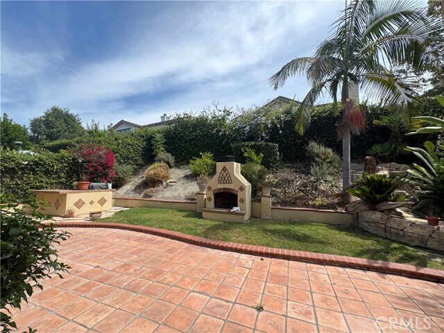 Foto del edificio - 16 Kingsway Dr